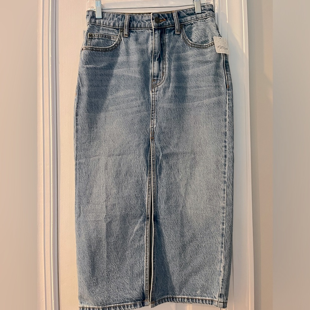 NWT We The Free Denim Skirt. Size 0.